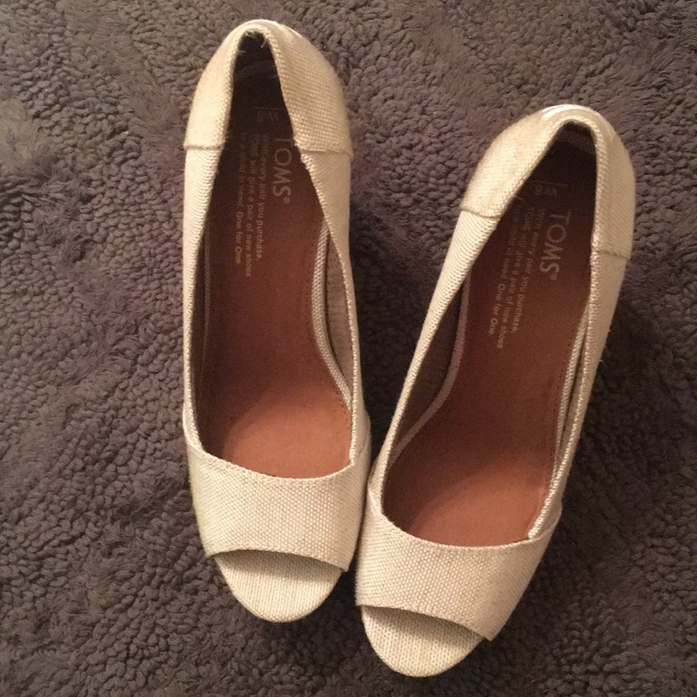 TOMS wedges. BRAND NEW. Never Worn.